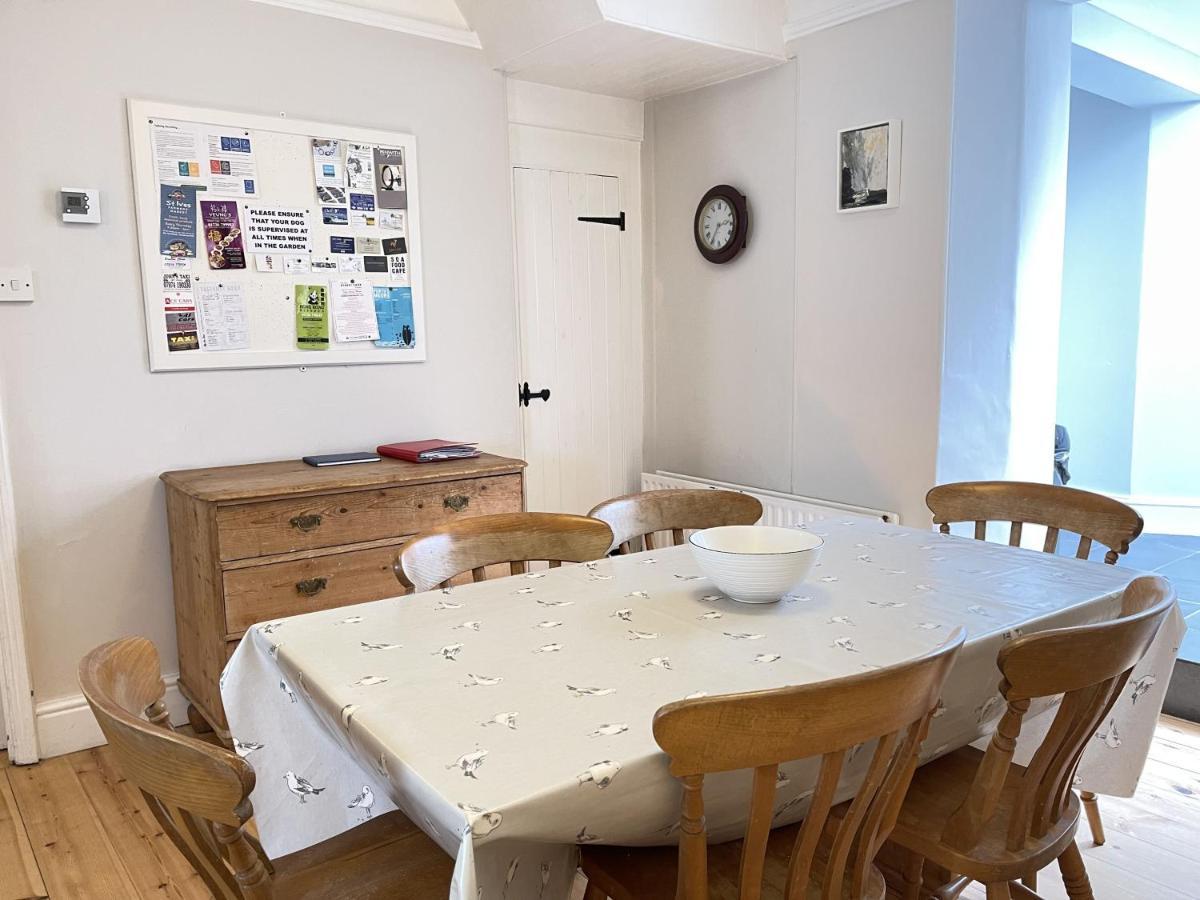 37 Trenwith Place, Charming Family Home & Garden! St Ives  Exterior photo